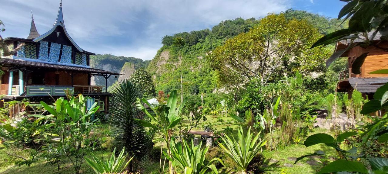 Canyon Jungle Stay Bukittinggi Bagian luar foto